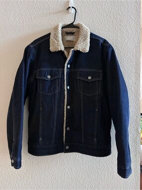 Everlane Navy Denim Sherpa-Lined Trucker Jacket with Cream Collar